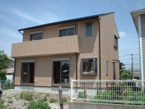 �r�@ ����