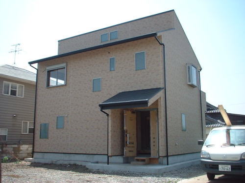 �r�@ ����